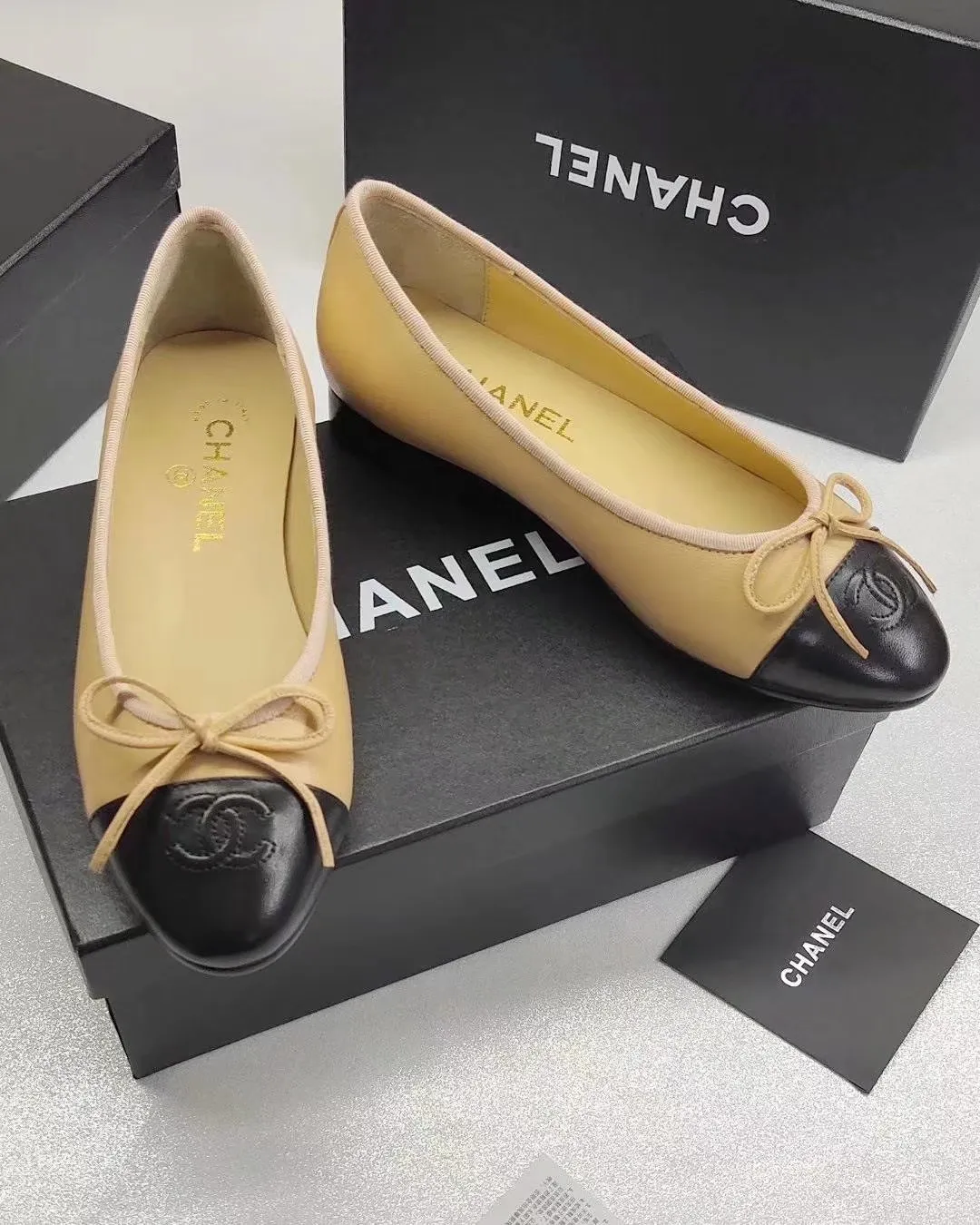 👟👟Ex-factory price 440🌈🌈 Women's shoes, women's clothing, Chanel, ballet shoes, fashionable items, timeless classics, maintaining elegance. Exquisite style, celebrities and Internet celebrities can be seen everywhere on their feet. Luxury, replica of the original version that will never fade away, upper; imported mixed sheepskin, inner sheepskin, size 35-41, genuine leather sole. There are too many colors for this type of fabric, please come to us for enquiries.